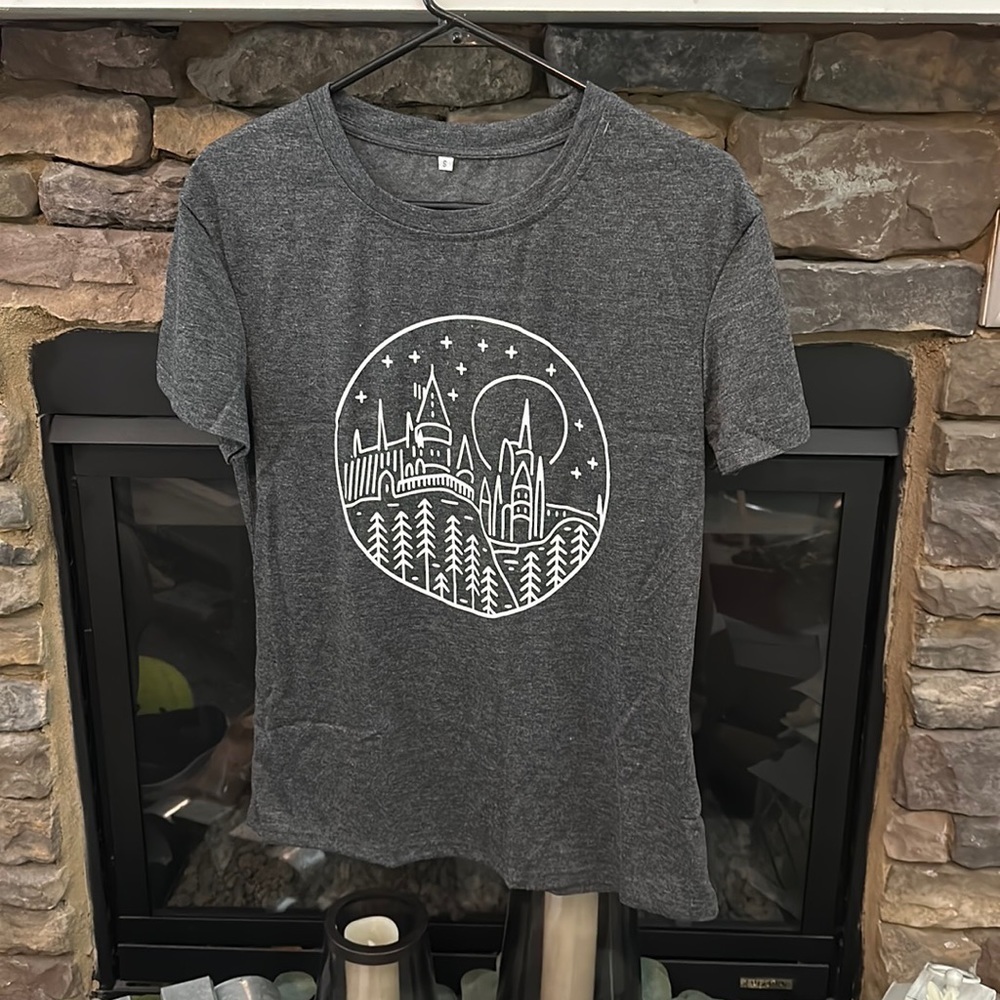 NEW Castle T-Shirt Size Small